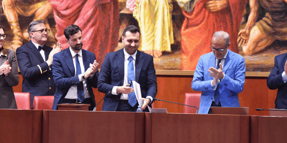 The first "aftermaths" of the new Council in Calabria: bitter surprise for Caputo and now evident tensions in the Democratic Party