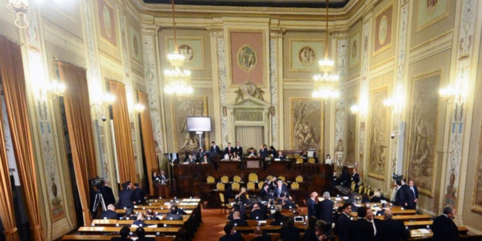 Ars, missteps for the Budget at the first test in the Chamber: snipers in action and the government defeated twice