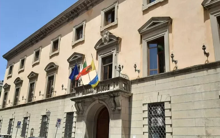 Catanzaro, several schools closed due to water failure. Classes were suspended in three institutes to allow public competitions