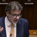 Maneuver to the finish line amidst tensions. Giorgetti: "I'm not resigning". The tightening of pensions appears