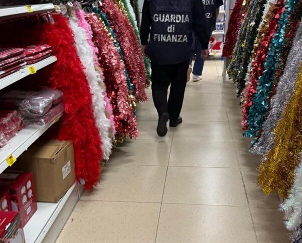 Over 16 thousand unsafe Christmas items on the shelves of the Crotone area