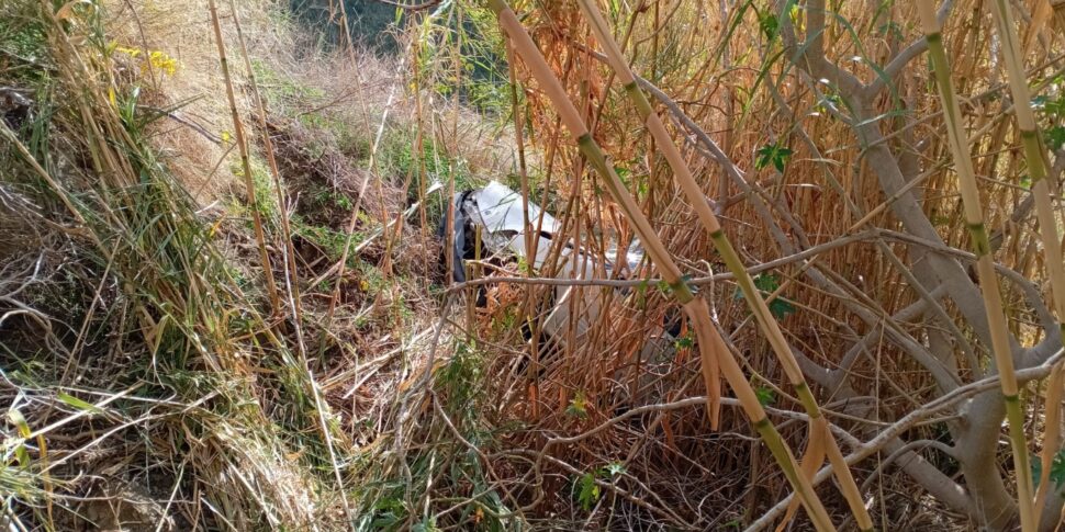 Reggio Calabria, road accident in Gallina: car falls into a cliff. A woman was injured and rescued after a few hours