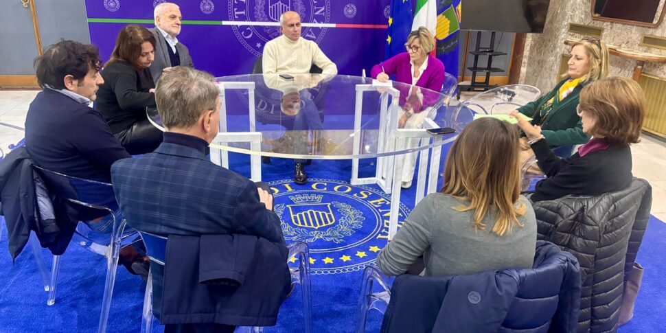 Security and decorum alarm in the Cosenza bus area: residents meet mayor Caruso