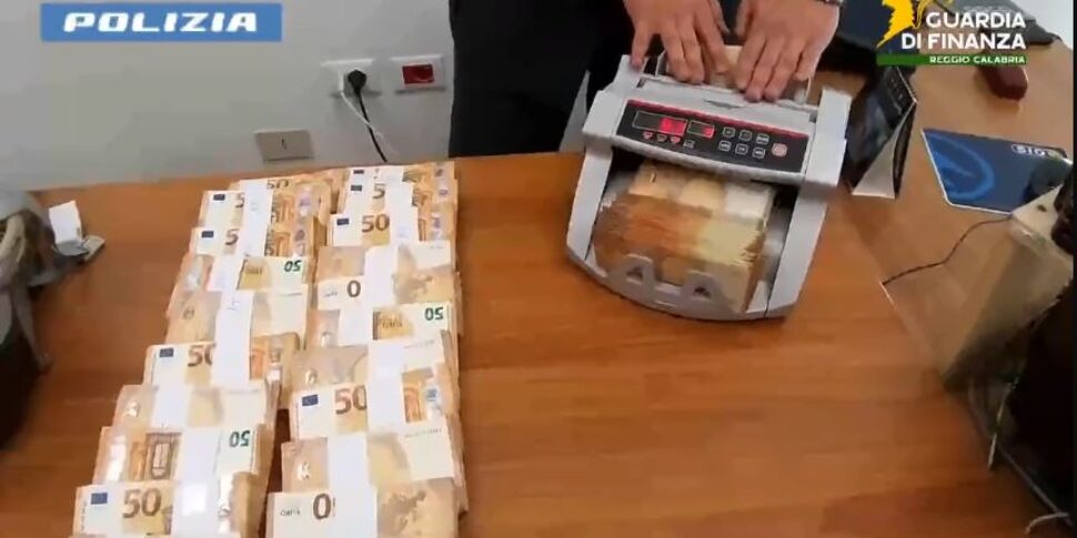 Usury in Reggio Calabria, threats and physical violence: "I'll drown you". Even a funeral poster to intimidate