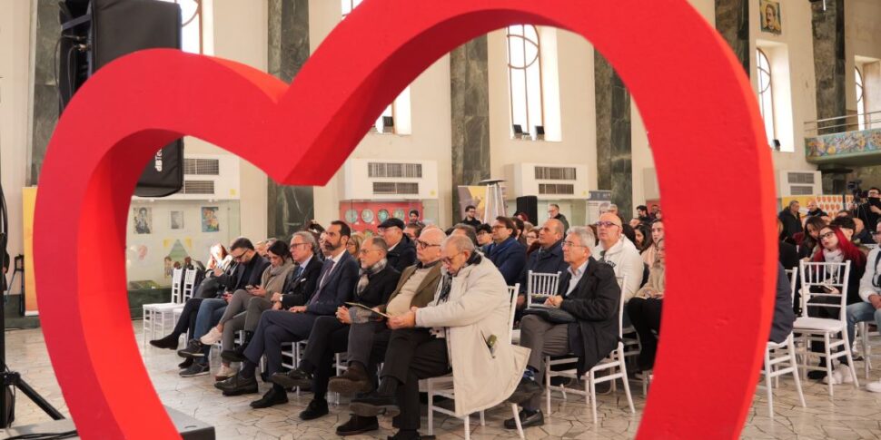 Cateno De Luca opens the "two days" of Caltagirone. "Institutions cannot be changed with likes. We put human baggage at the service of Sicily"