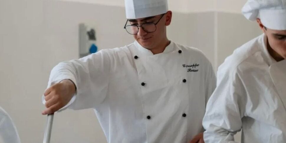 MasterChef Italia, the student Giuseppe Russo of the Alberghiero di Cariati in an episode with Bruno Barbieri