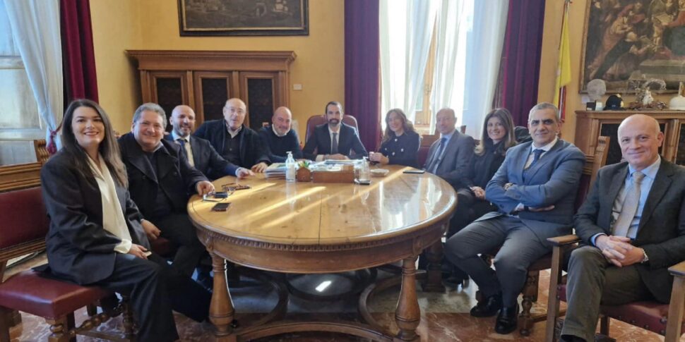Messina, deep hours of reflection for Mayor Basile and his council