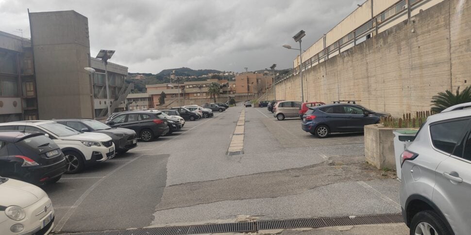 Messina, the Papardo hospital car park becomes a no-man's land: «Damage and theft»