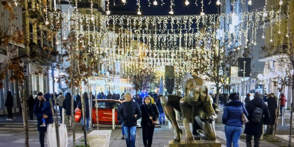 Winter sales in Cosenza, first balance between prudence and crowded shops