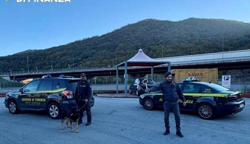 Block of hashish in the backpack: a 36-year-old arrested in Potenza. Drug destined for Cosentino