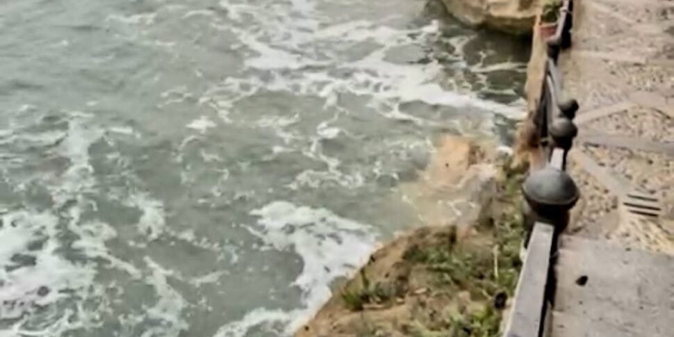 Pizzo, the fury of the sea reaches the suggestive church of Piedigrotta VIDEO