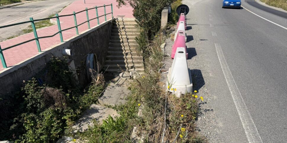 State road 106, “Basta Vittime” reports a serious danger in Mandatoriccio and requests urgent interventions