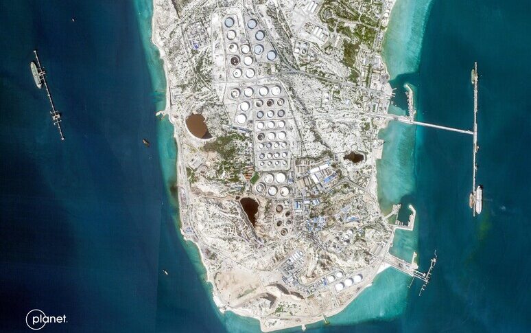 Raid on Kharg, 90 military targets hit. Trump: "Tehran free Hormuz". Iran: “No damage to oil infrastructure”