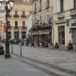 Catanzaro, empty shops and unlikely agreements: when politics tries to replace the market