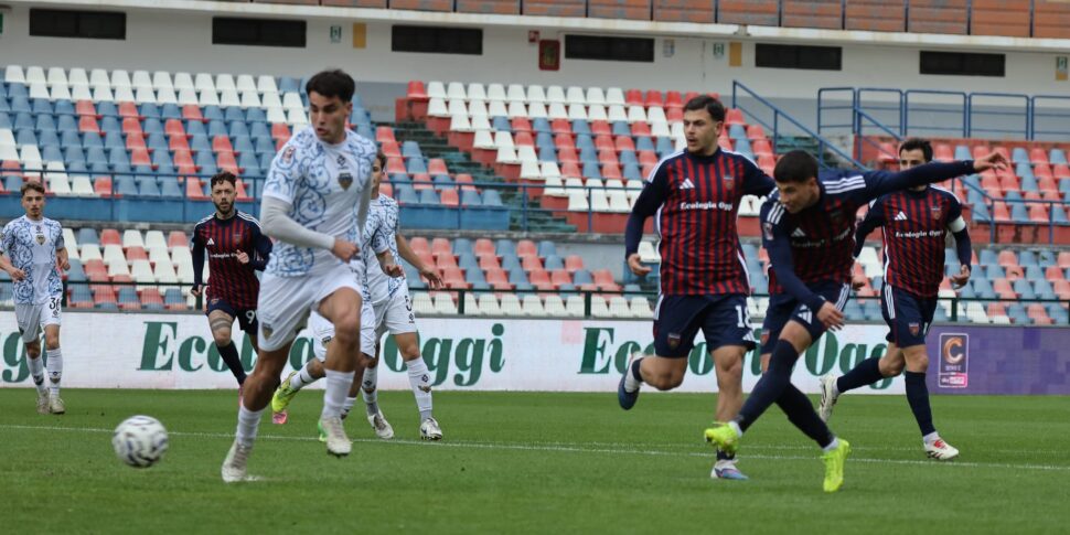 Cosenza roars back: Latina knocked out with a trio, but it's suffering until 7' from the end