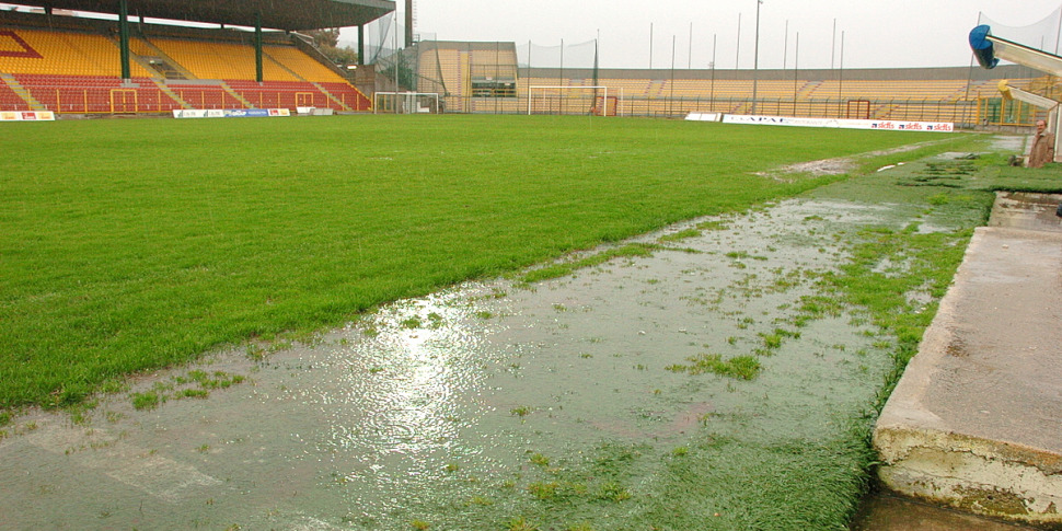 Bad weather, sports facilities closed in Catanzaro: match against Modena postponed. Traffic problems also in the province