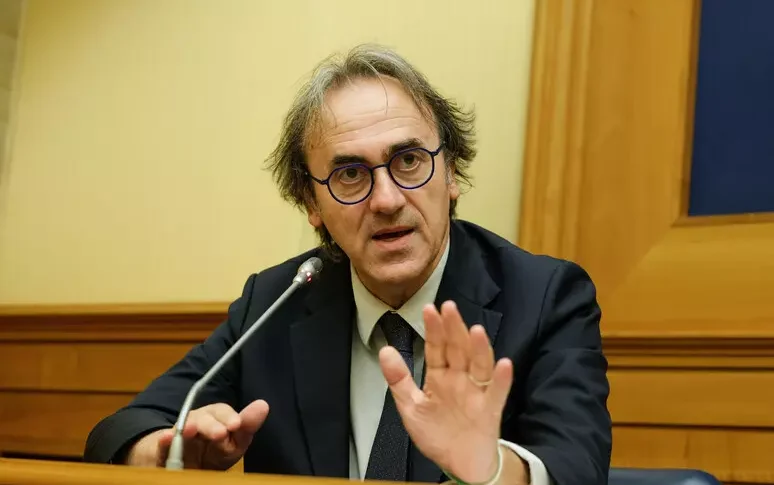 Bonelli (AVS) in Cosenza on the referendum: "Unstoppable advance of the No". And on war: "Global conflict is around the corner"