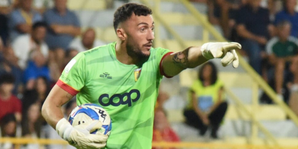 Catanzaro, Pigliacelli a goalscorer... on goal