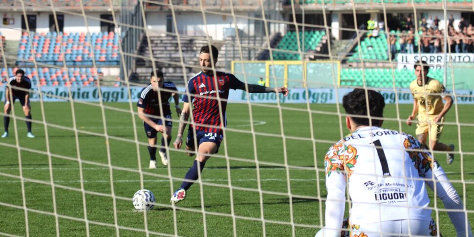 Cosenza, three penalty points: the fourth home win in a row against Sorrento. Third place is at -1