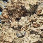 Costone landslides on a house in Stilo and devastates parked cars: a woman receives a miracle, no victims