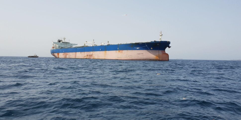 Iran challenges the USA: «Ready to attack if they escort ships in the Strait of Hormuz». Explosion near Dubai airport: flights resume in the afternoon