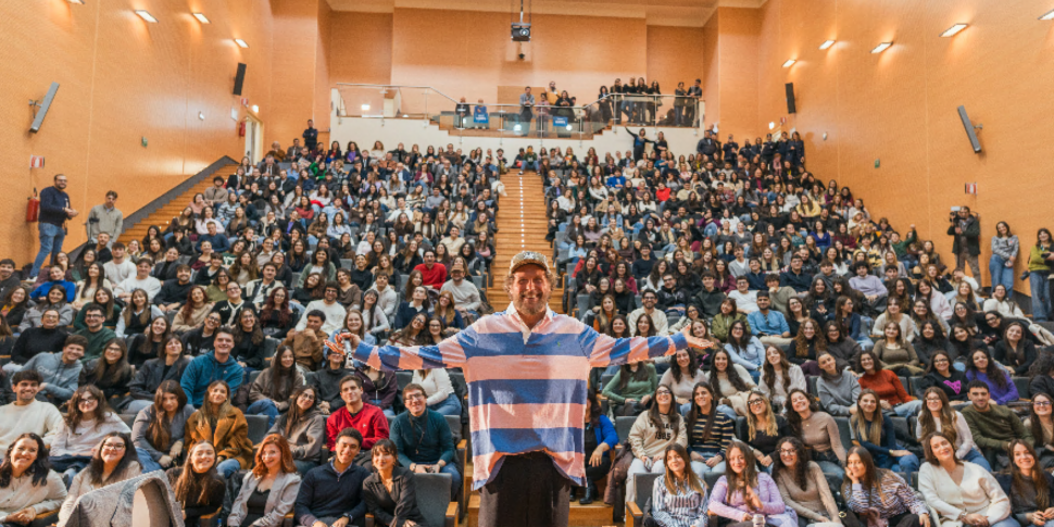 Jovanotti and the students, a praise of the Magna Graecia of Catanzaro