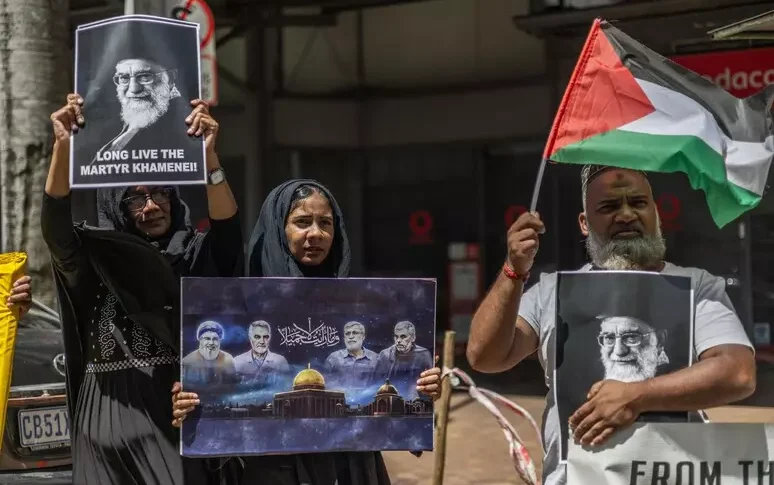 Khamenei's funeral postponed, mystery over the new leadership. Tehran does not confirm Mojtaba's appointment: this is who he is