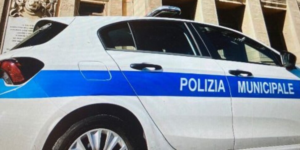 Messina, car overturns on State Road 114 in Santa Margherita