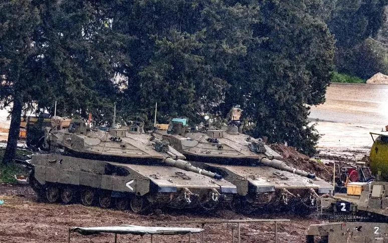 Middle East, Israel begins land operations in southern Lebanon. Trump warns NATO: "Negative future if it doesn't help in Iran"