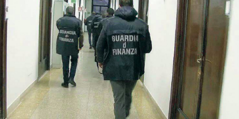 'Ndrangheta in Gioia Tauro, the selfies of the Kalashnikovs and the weapons supermarket: this is how the arrested people were framed by the chats