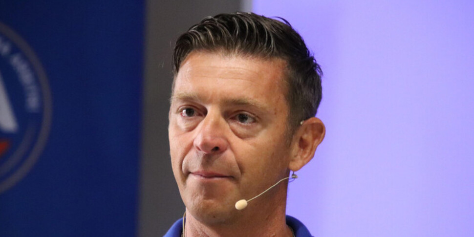 Referee Rocchi contested at the end of Carrarese - Catanzaro: escorted away from the stadium