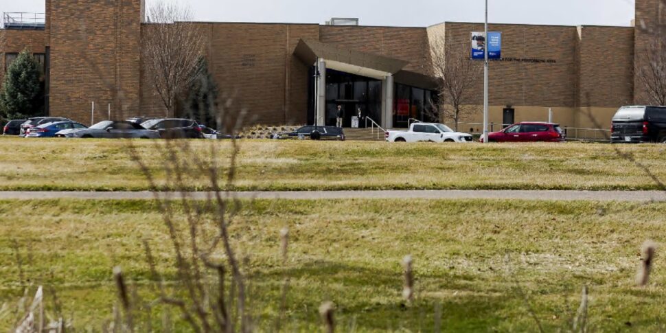 Terror in Michigan, car hits a synagogue and then shots are fired: the attacker killed