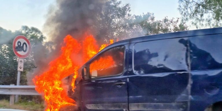 Vehicle on fire on the ring road: traffic at a standstill at the ...