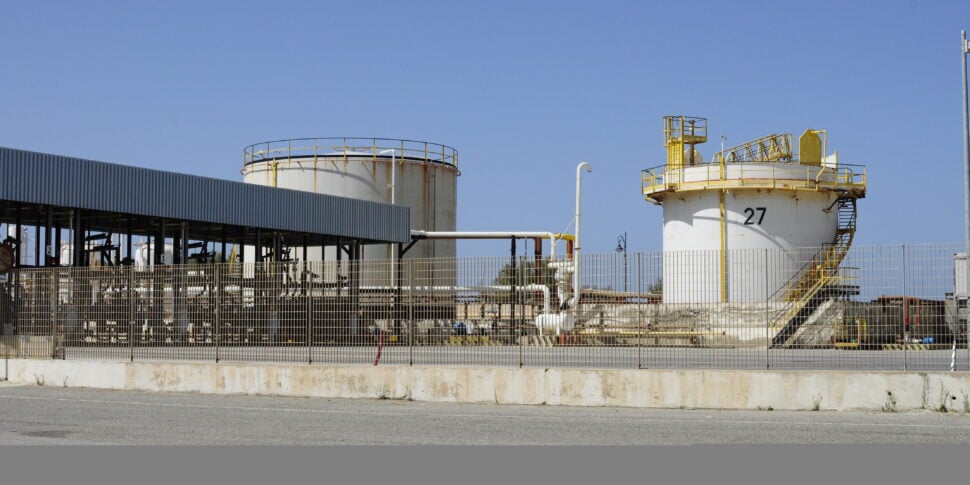 Vibo, total clash over the relocation of coastal warehouses. Meridionale Petroli: "From the Municipality only drafts and baseless announcements"