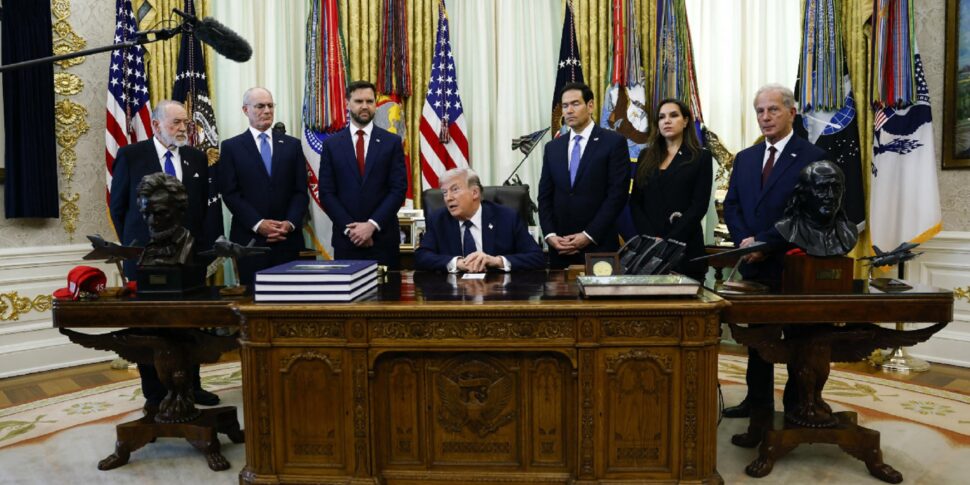 Towards a new US-Iran round, negotiators fly to Islamabad. Trump sends Witkoff and Kushner