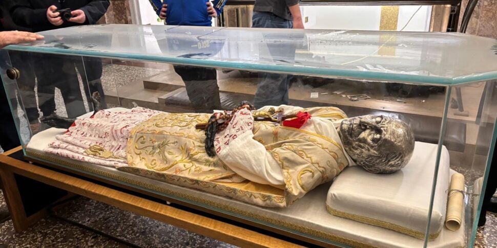 Centenary of Saint Hannibal: the exposition of the Saint's body in Messina (live TV on RTP)