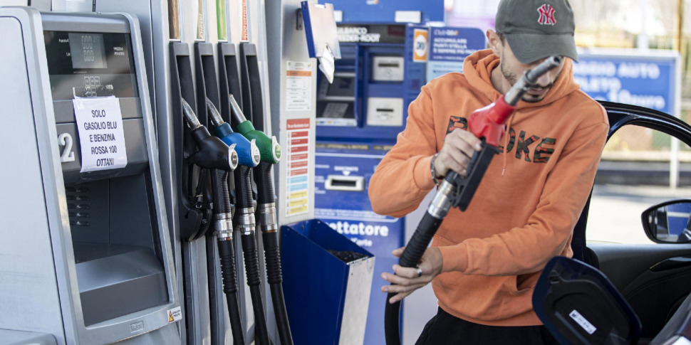 Codacons, the Easter shock confirmed: in Calabria the average price of diesel exceeds that charged on the motorway