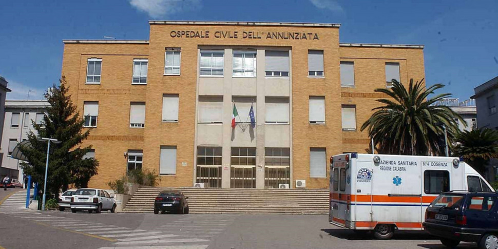 Cosenza, body of a patient who died at the Annunziata hospital exhumed. Two suspects