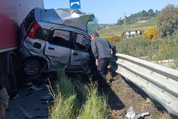 Extremely serious accident on the SS 106 in Belcastro, a 64-year-old from Botricello dies: there is also one injured