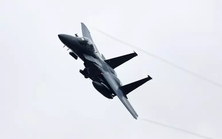 Iran shoots down two US fighter jets, one of the pilots is being sought. Tehran announces a bounty on him