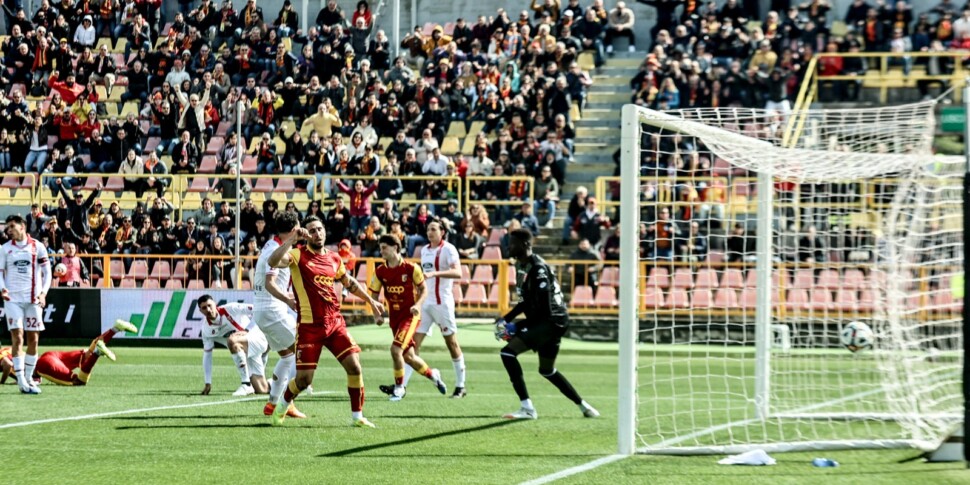 Mockery at Ceravolo, Monza draws 1-1 in the 96th minute with Catanzaro: a point that is only half satisfactory PHOTO