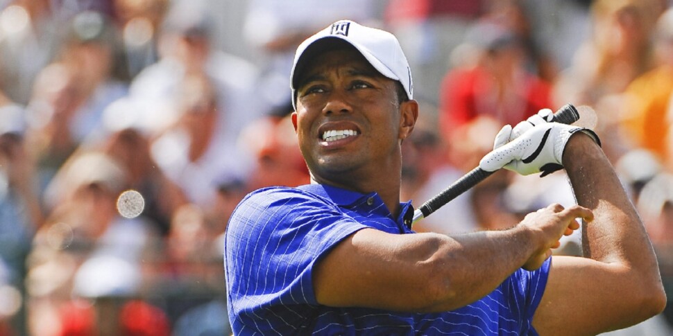 New troubles for Tiger Woods, arrested after car accident. He was going fast, his car overturned. Suspected driving under the influence of substances