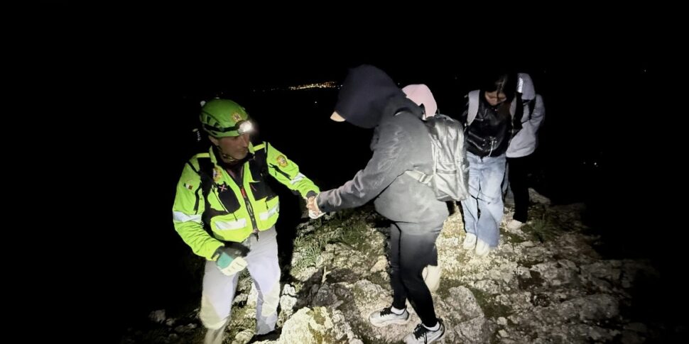 Odyssey on the Peloritani mountains: 19 missing foreign students rescued VIDEO