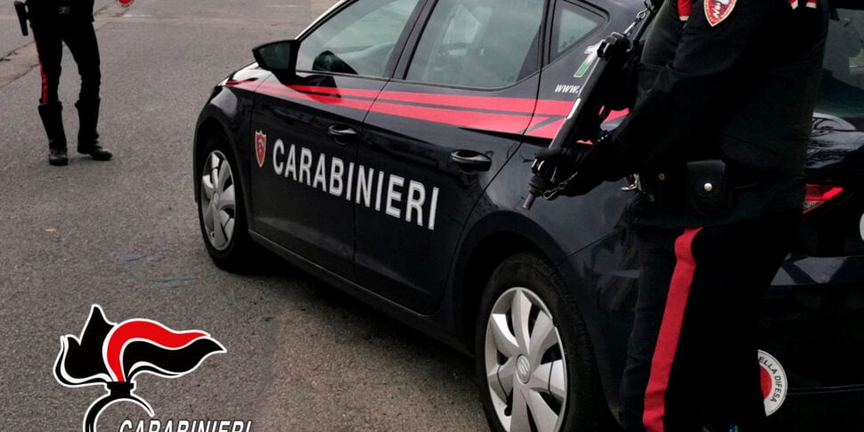 Reggio Calabria, suspicious behavior in the entrance hall: pusher arrested