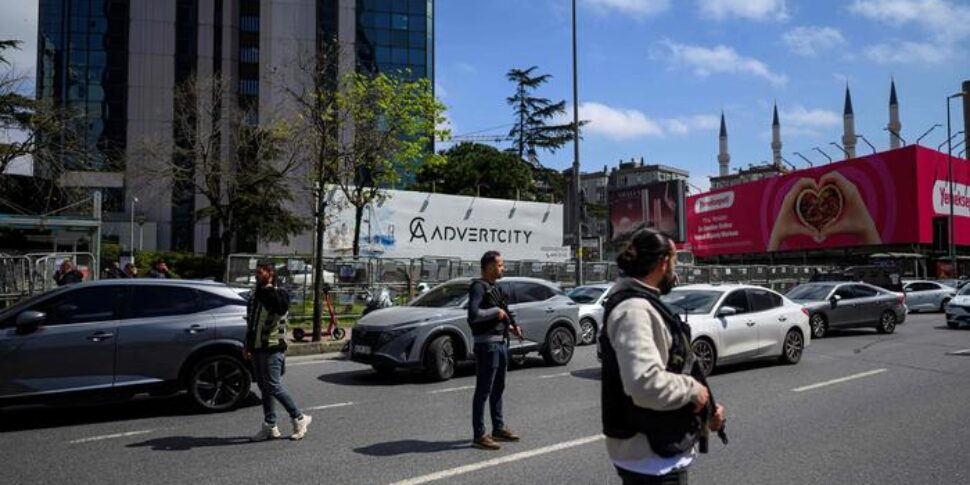 Shooting at the Israeli Consulate in Istanbul, two attackers killed and one captured