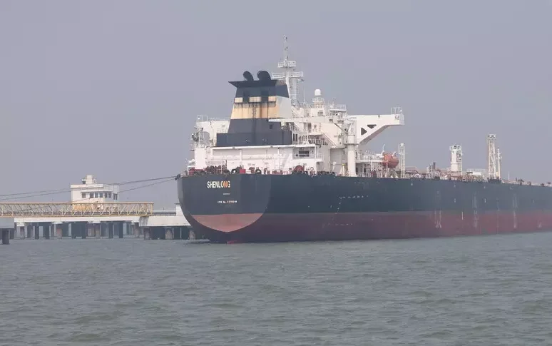 Trump: "US forces deployed close to Iran until a real agreement is reached". The truce falters: Hormuz closed, oil rises, European stock markets fall