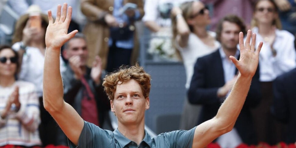 Sinner plays in history in Madrid: Jannik "the extraterrestrial" overtakes Zverev (6-1, 6-2) and wins the fifth Master 1000 in a row