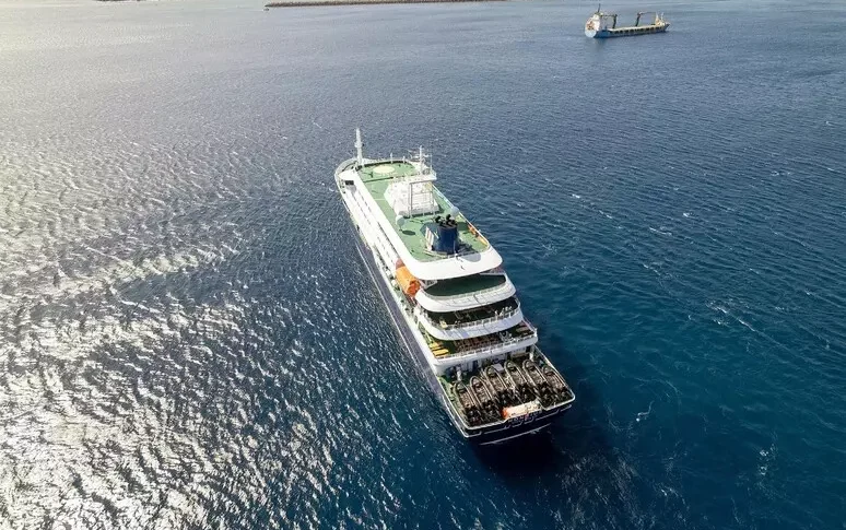 Three deaths from a possible epidemic on a cruise ship off the coast of Cape Verde: other suspected cases on board