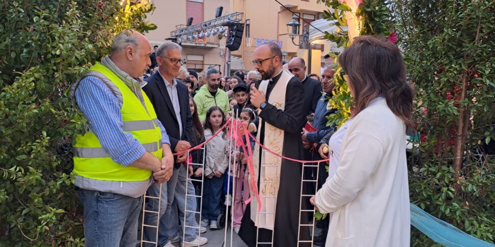 Messina, the Infiorata of Santo Stefano Medio tells the story of the young Saints PHOTO