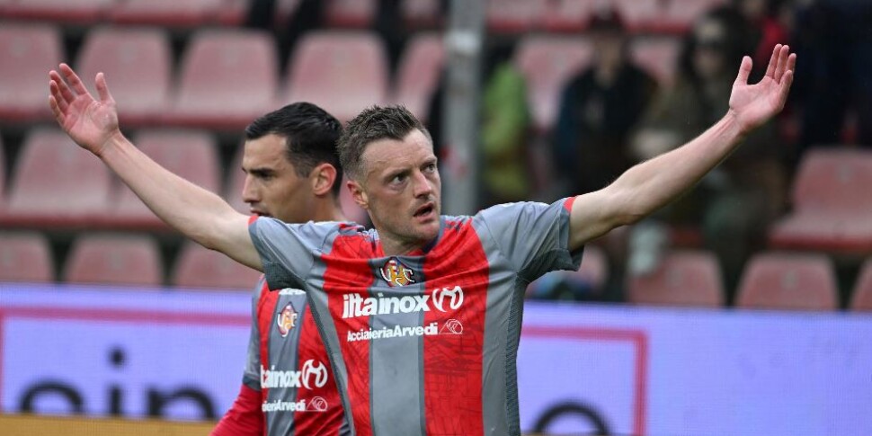 Cremonese overcomes Pisa and is back in the running for salvation: -1 from Lecce. Fiorentina is safe
